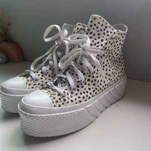Platform converse